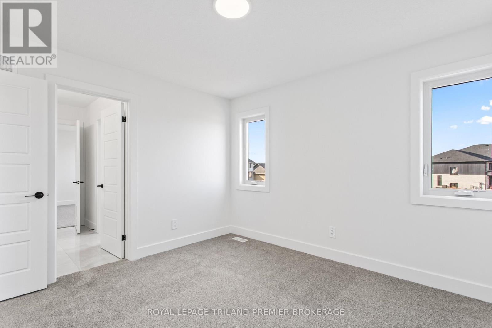 Photo 19 of 37 for 258 Hesselman Crescent