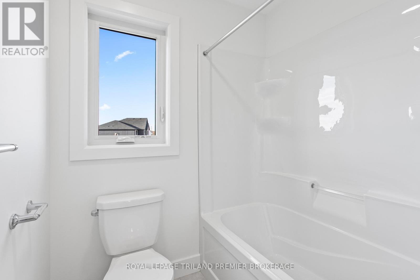 Photo 21 of 37 for 258 Hesselman Crescent
