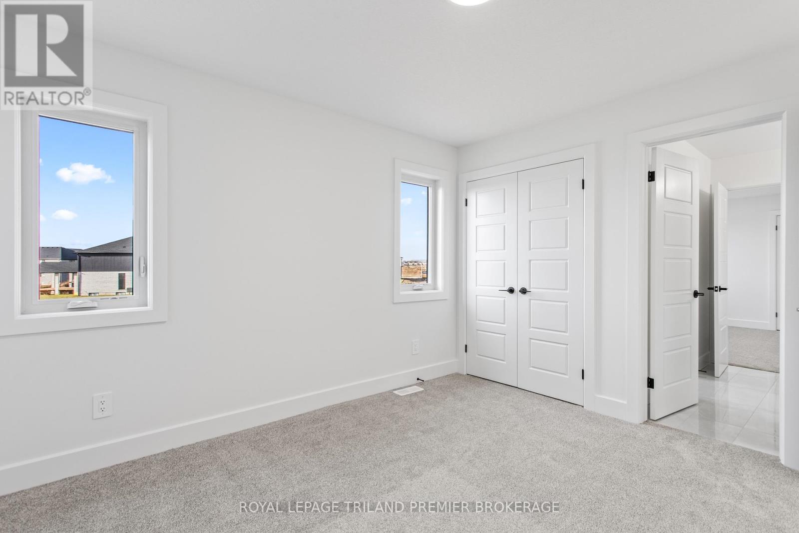 Photo 22 of 37 for 258 Hesselman Crescent