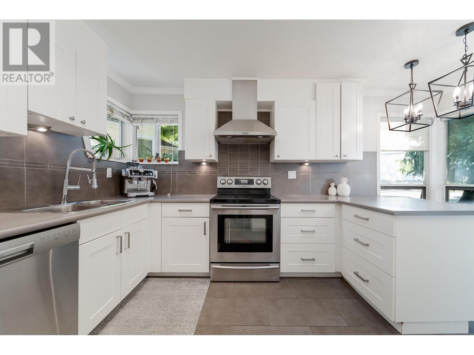 Listing Picture 4 of 38 : 8481 PORTSIDE COURT, Vancouver / 溫哥華 - 魯藝地產 Yvonne Lu Group - MLS Medallion Club Member