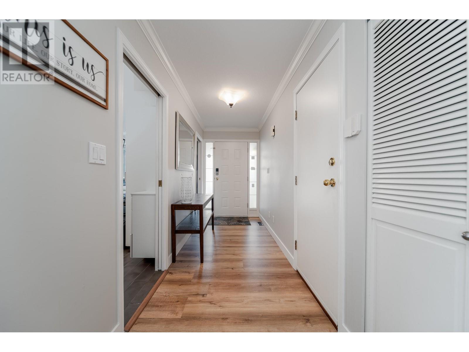 Listing Picture 6 of 38 : 8481 PORTSIDE COURT, Vancouver / 溫哥華 - 魯藝地產 Yvonne Lu Group - MLS Medallion Club Member