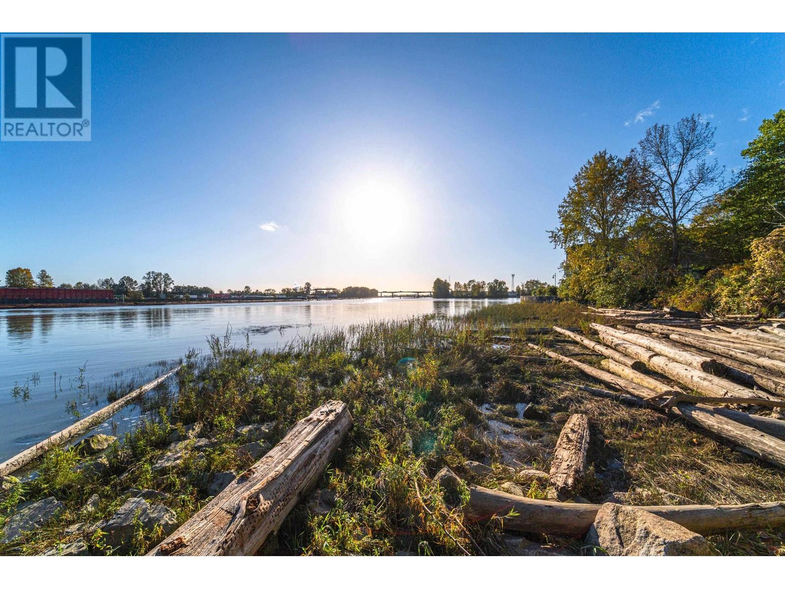 Listing Picture 32 of 38 : 8481 PORTSIDE COURT, Vancouver / 溫哥華 - 魯藝地產 Yvonne Lu Group - MLS Medallion Club Member