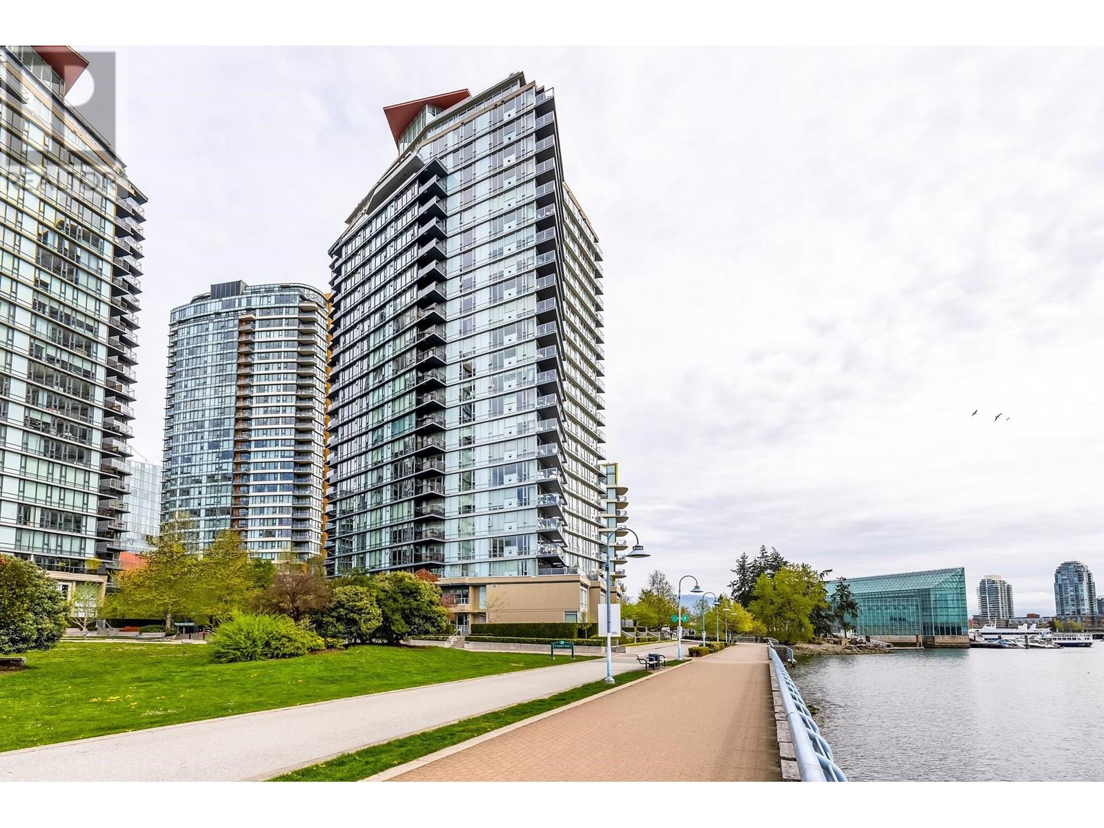 Listing Picture 2 of 19 : 503 8 SMITHE MEWS, Vancouver / 溫哥華 - 魯藝地產 Yvonne Lu Group - MLS Medallion Club Member