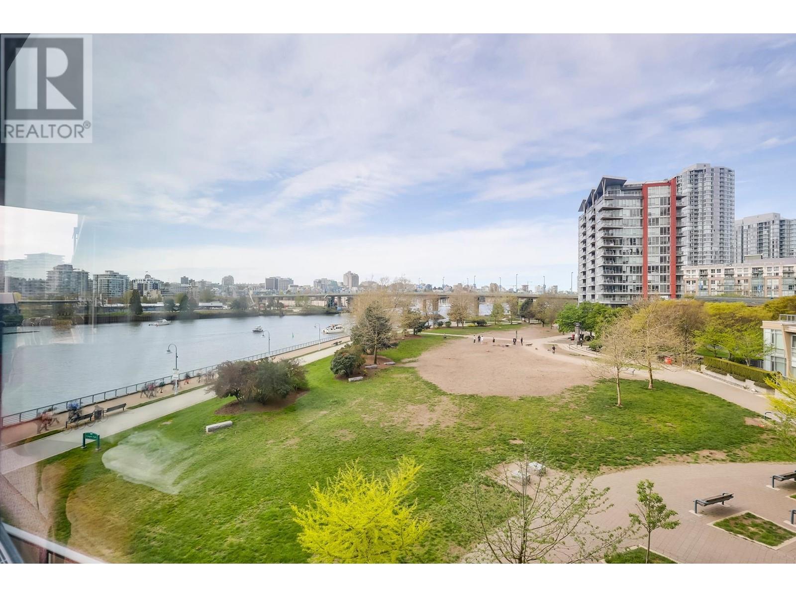 Listing Picture 8 of 19 : 503 8 SMITHE MEWS, Vancouver / 溫哥華 - 魯藝地產 Yvonne Lu Group - MLS Medallion Club Member