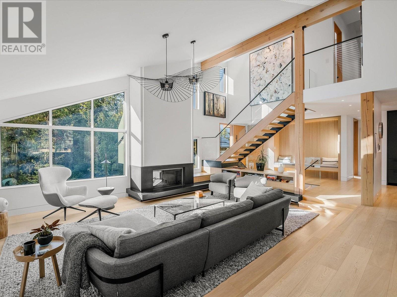 6343 Fairway Drive, Whistler, British Columbia  V8E 0C9 - Photo 2 - R2945681