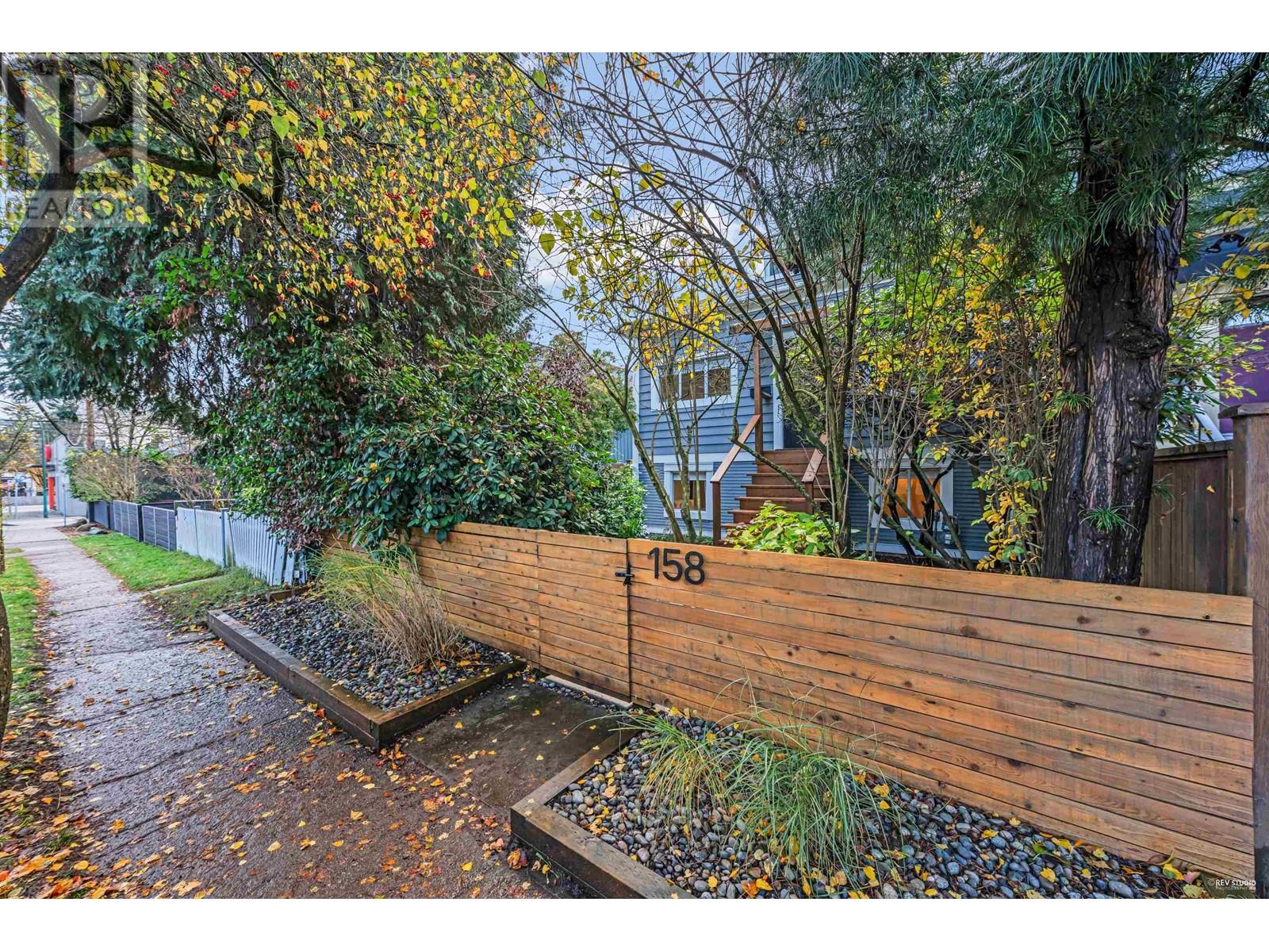 158 E 26th Avenue, Vancouver, British Columbia  V5V 2G9 - Photo 2 - R2945590