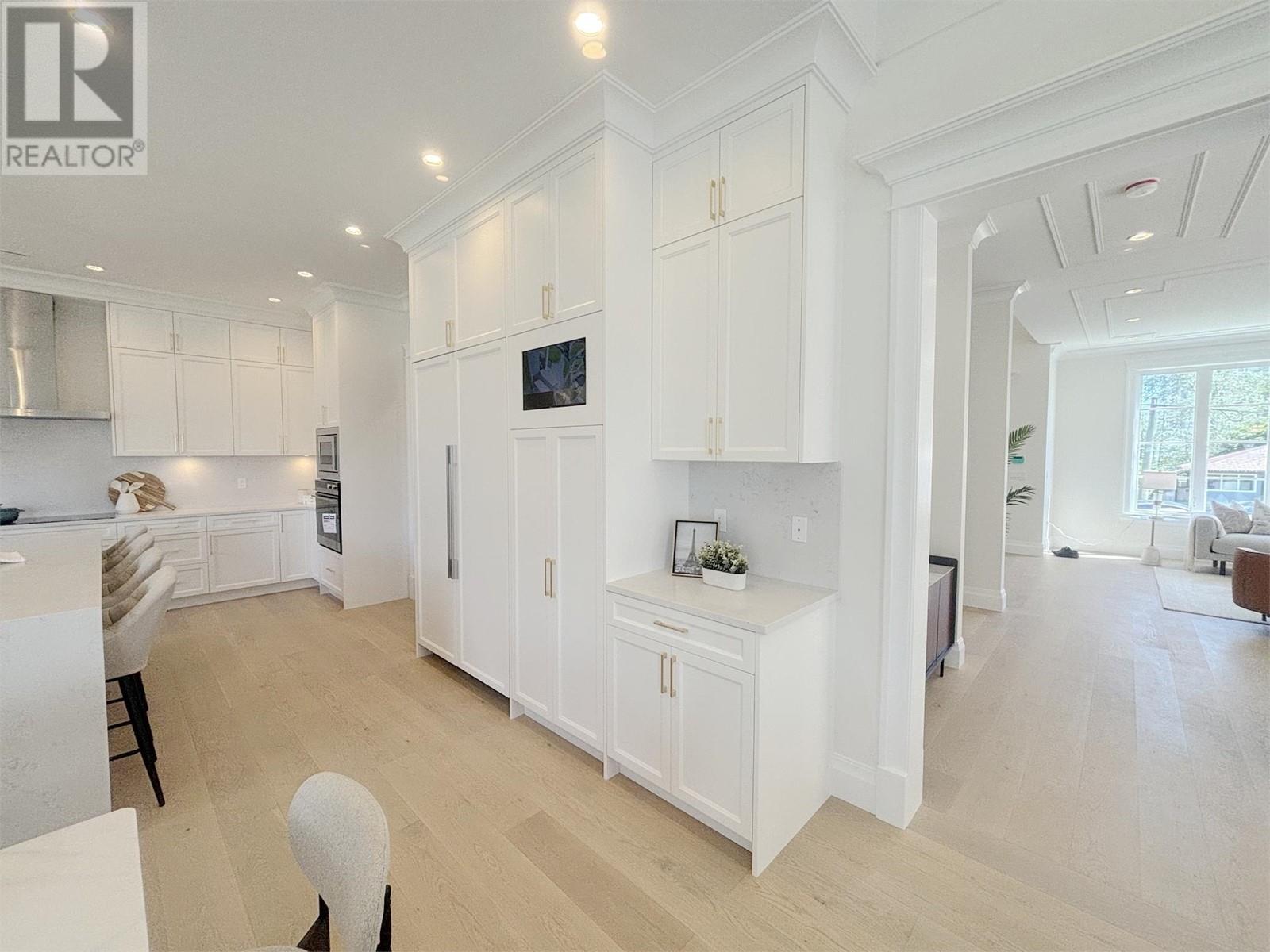 Listing Picture 12 of 26 : 9977 SULLIVAN STREET, Burnaby / 本拿比 - 魯藝地產 Yvonne Lu Group - MLS Medallion Club Member