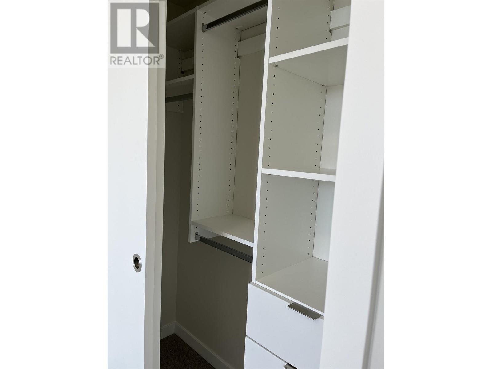 Listing Picture 14 of 18 : 2001 4168 LOUGHEED HIGHWAY, Burnaby / 本拿比 - 魯藝地產 Yvonne Lu Group - MLS Medallion Club Member