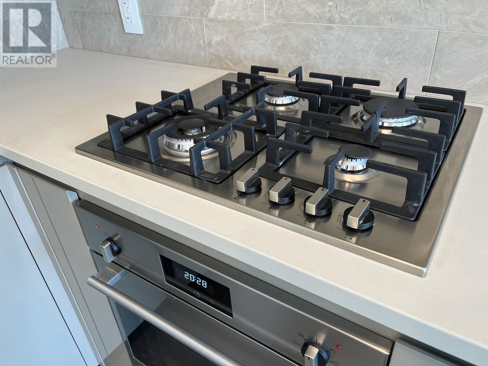 Listing Picture 11 of 18 : 2001 4168 LOUGHEED HIGHWAY, Burnaby / 本拿比 - 魯藝地產 Yvonne Lu Group - MLS Medallion Club Member