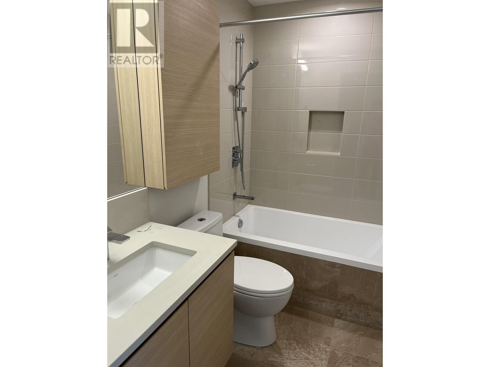 Listing Picture 16 of 18 : 2001 4168 LOUGHEED HIGHWAY, Burnaby / 本拿比 - 魯藝地產 Yvonne Lu Group - MLS Medallion Club Member