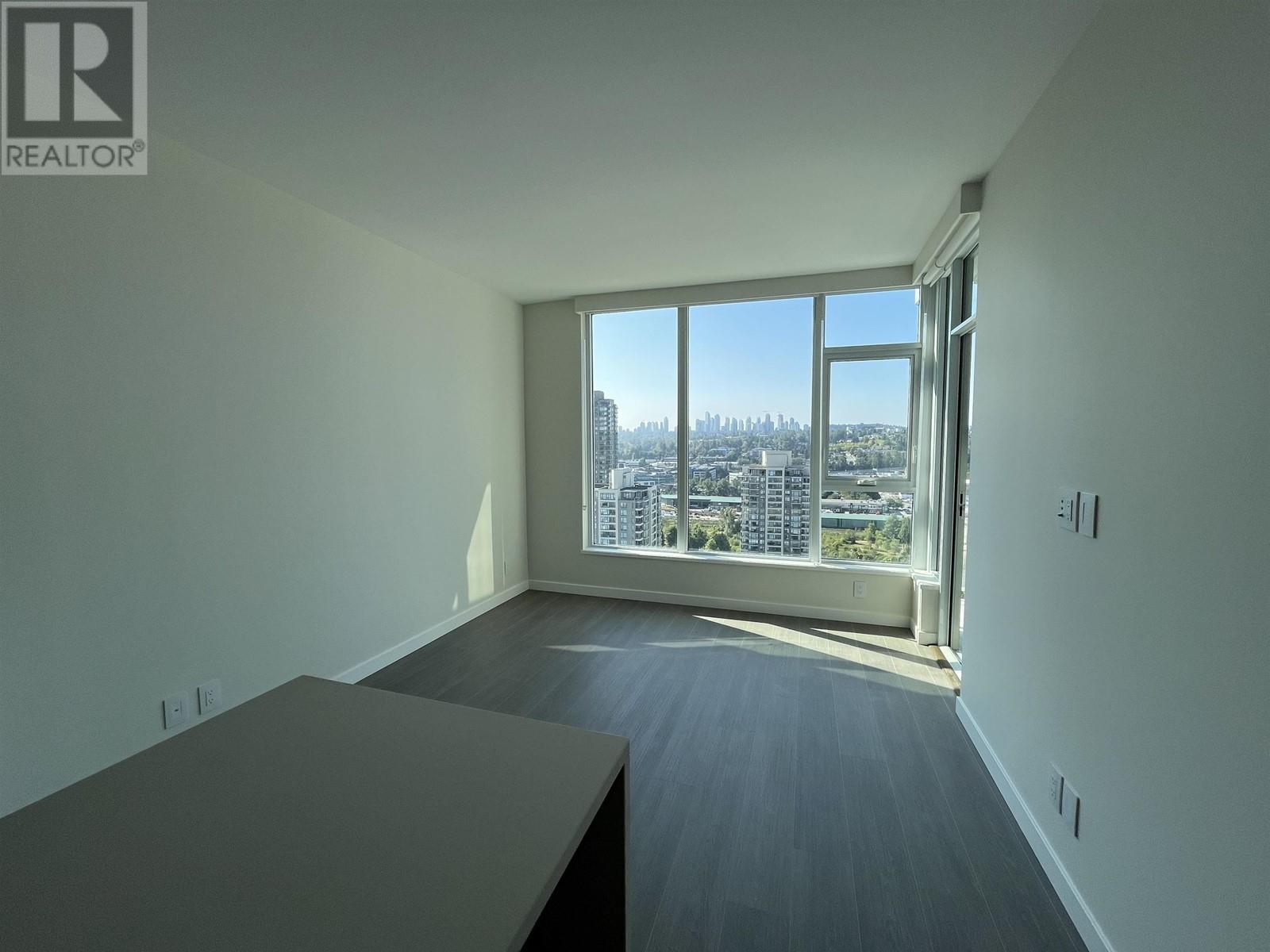 Listing Picture 6 of 18 : 2001 4168 LOUGHEED HIGHWAY, Burnaby / 本拿比 - 魯藝地產 Yvonne Lu Group - MLS Medallion Club Member