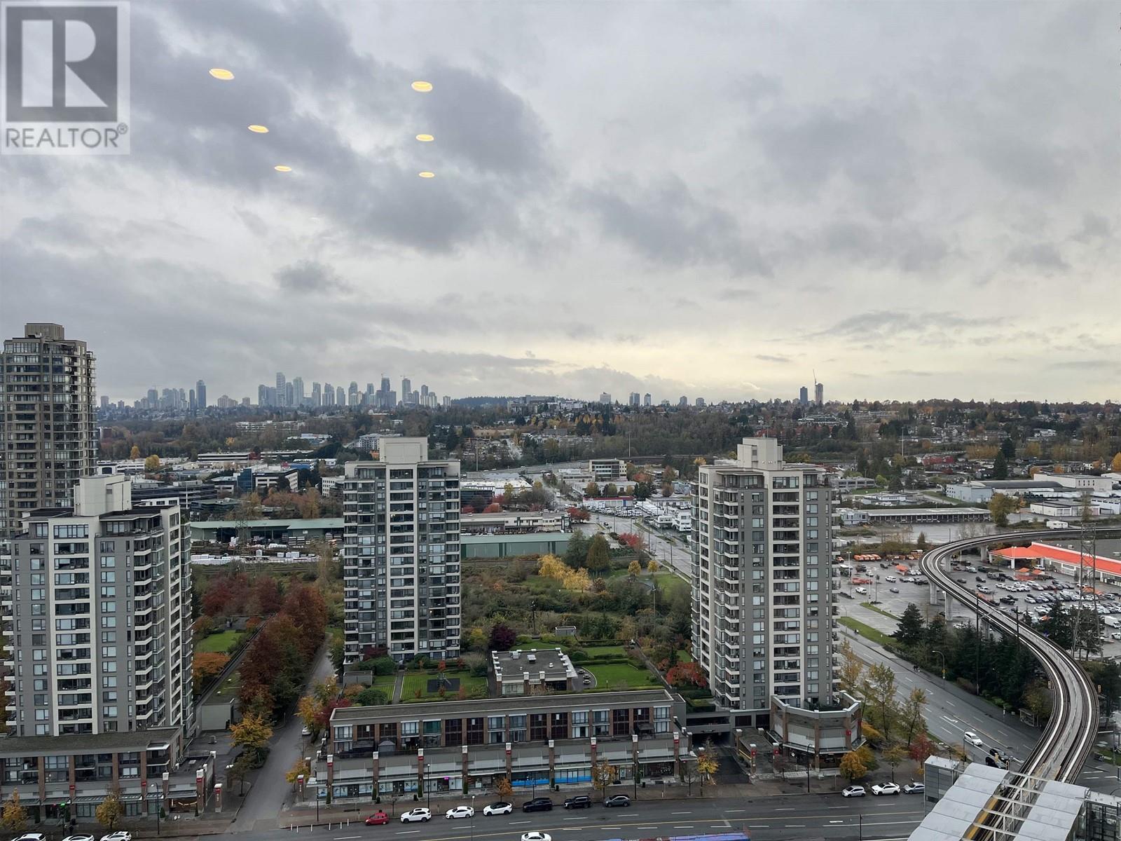 Listing Picture 3 of 18 : 2001 4168 LOUGHEED HIGHWAY, Burnaby / 本拿比 - 魯藝地產 Yvonne Lu Group - MLS Medallion Club Member