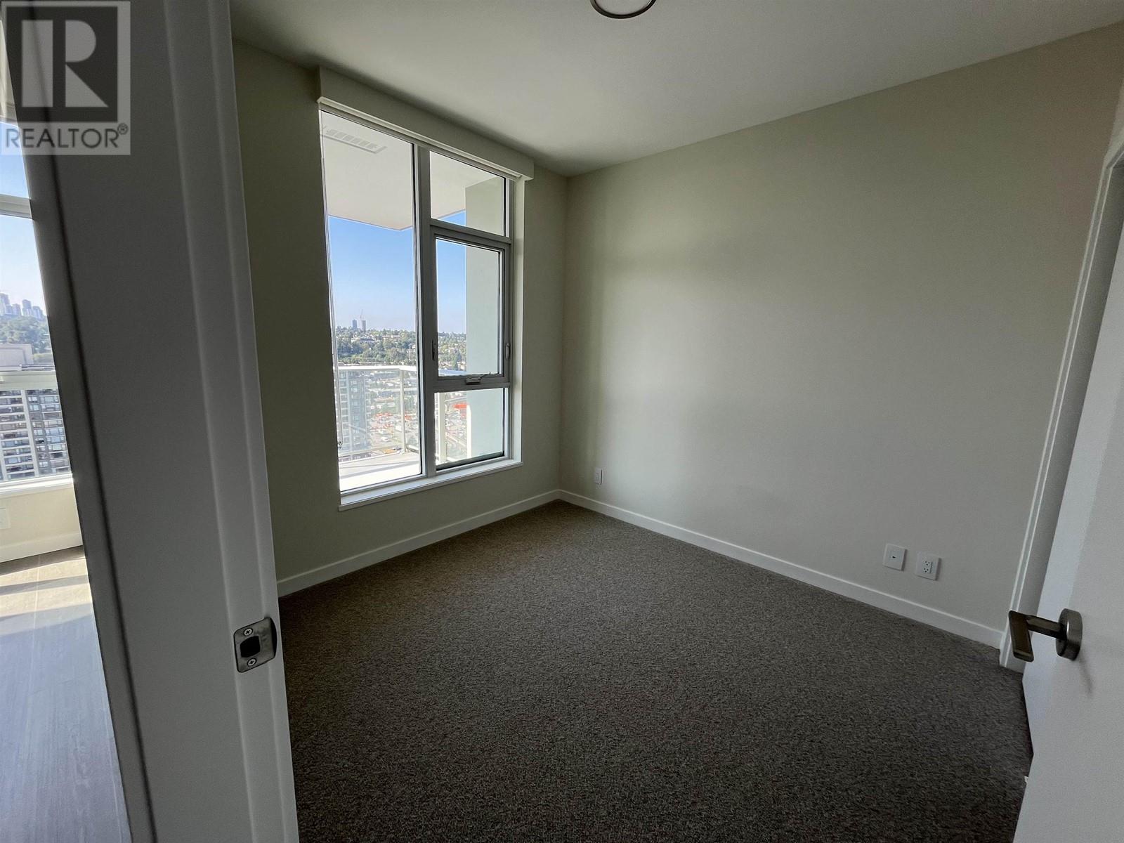 Listing Picture 12 of 18 : 2001 4168 LOUGHEED HIGHWAY, Burnaby / 本拿比 - 魯藝地產 Yvonne Lu Group - MLS Medallion Club Member