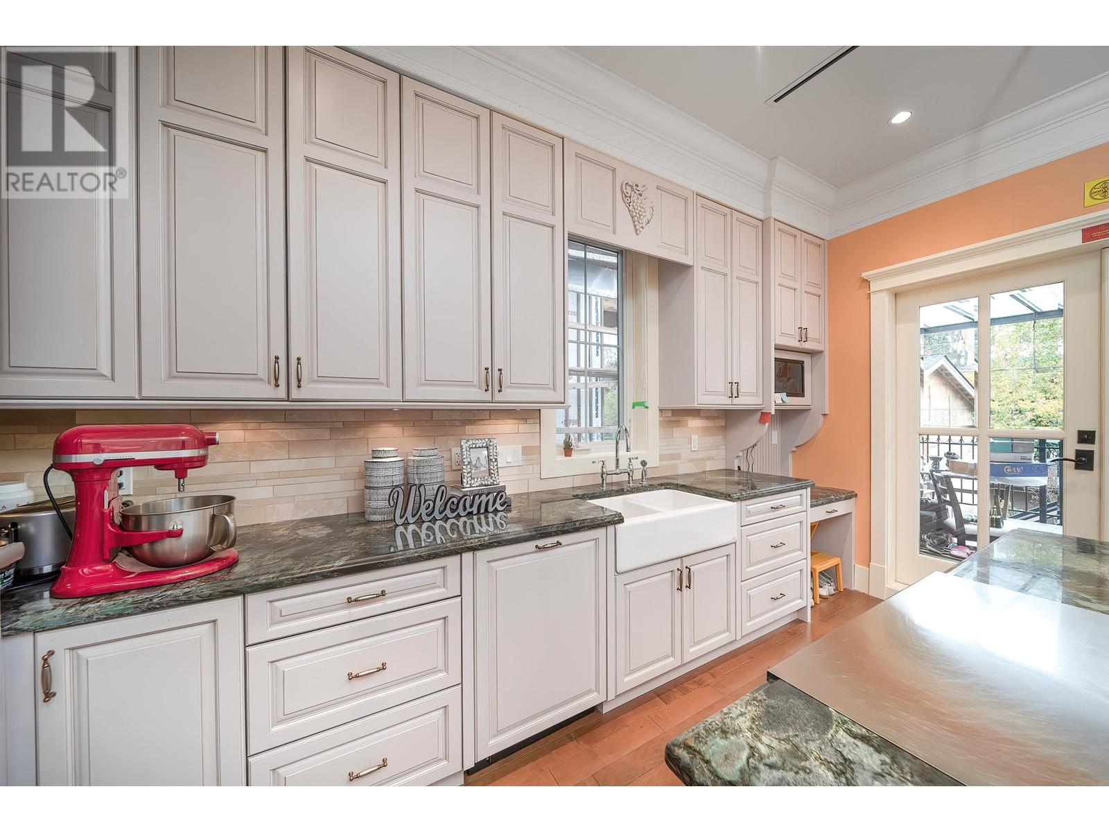 Listing Picture 16 of 40 : 3996 W 31ST AVENUE, Vancouver / 溫哥華 - 魯藝地產 Yvonne Lu Group - MLS Medallion Club Member