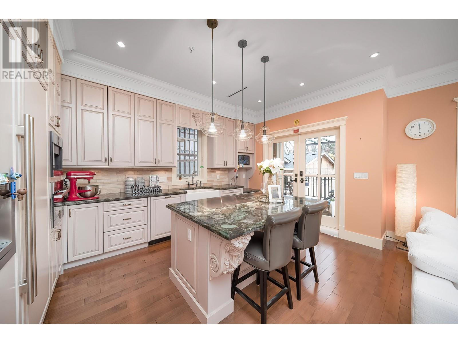 Listing Picture 13 of 40 : 3996 W 31ST AVENUE, Vancouver / 溫哥華 - 魯藝地產 Yvonne Lu Group - MLS Medallion Club Member