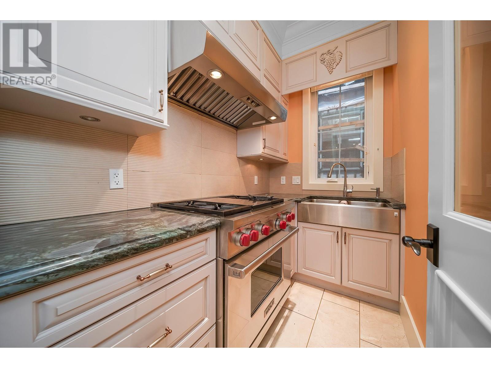 Listing Picture 11 of 40 : 3996 W 31ST AVENUE, Vancouver / 溫哥華 - 魯藝地產 Yvonne Lu Group - MLS Medallion Club Member