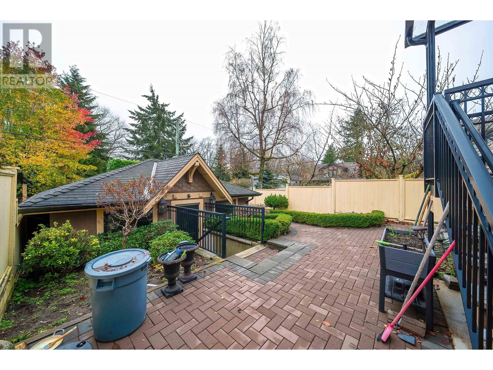 Listing Picture 34 of 40 : 3996 W 31ST AVENUE, Vancouver / 溫哥華 - 魯藝地產 Yvonne Lu Group - MLS Medallion Club Member