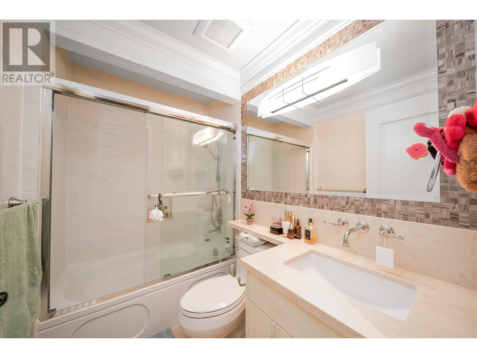 Listing Picture 29 of 40 : 3996 W 31ST AVENUE, Vancouver / 溫哥華 - 魯藝地產 Yvonne Lu Group - MLS Medallion Club Member