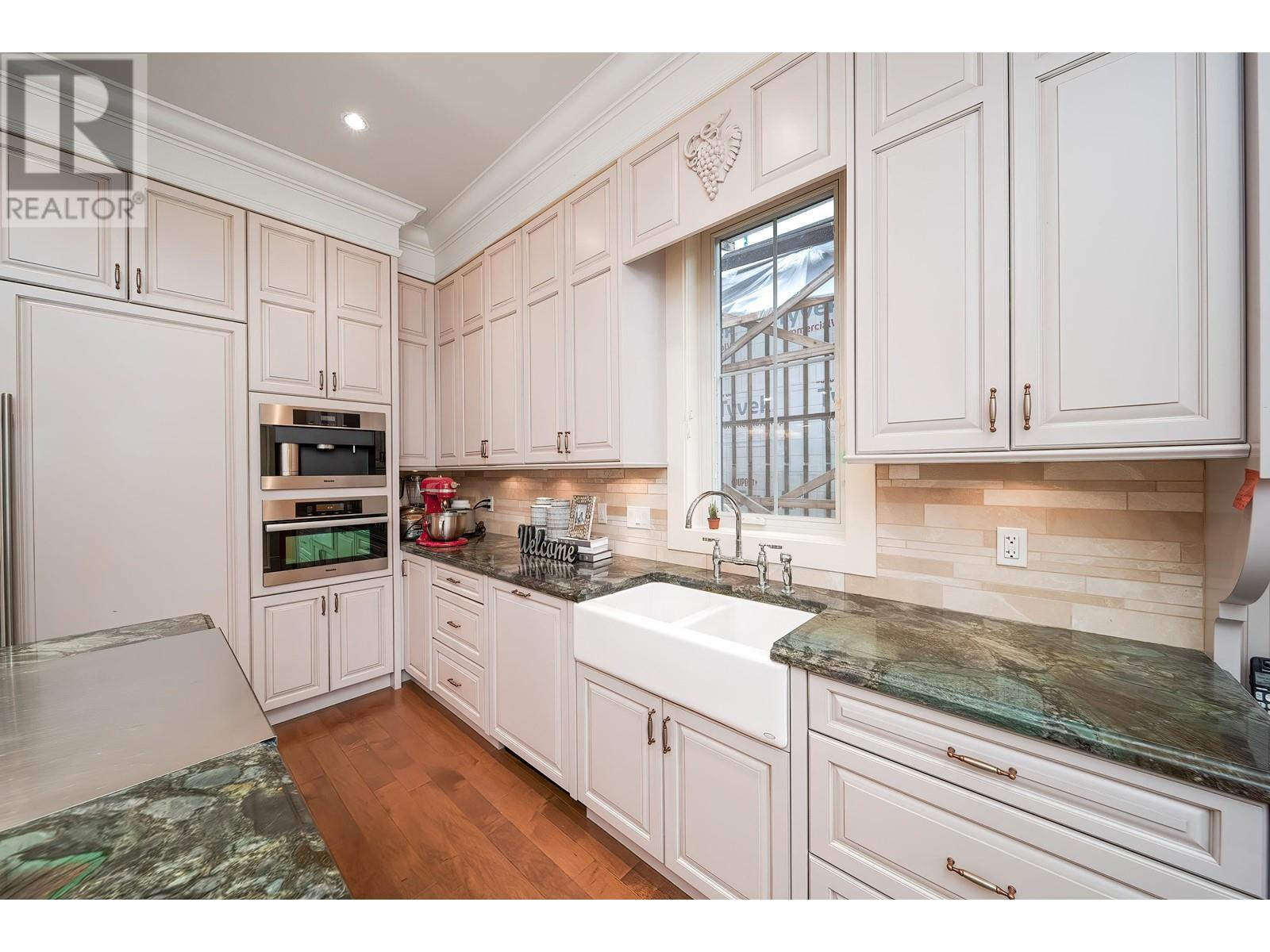 Listing Picture 14 of 40 : 3996 W 31ST AVENUE, Vancouver / 溫哥華 - 魯藝地產 Yvonne Lu Group - MLS Medallion Club Member