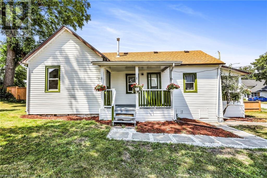 28 Forsythe Street, Fort Erie, Ontario  L2A 1X2 - Photo 3 - 40679320