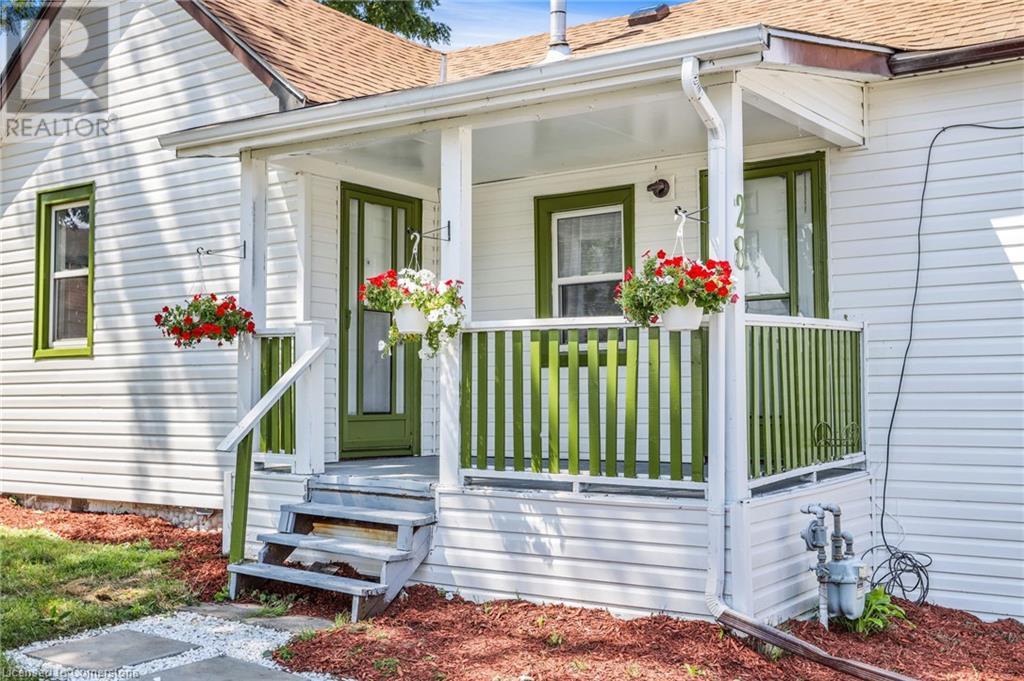 28 Forsythe Street, Fort Erie, Ontario  L2A 1X2 - Photo 4 - 40679320