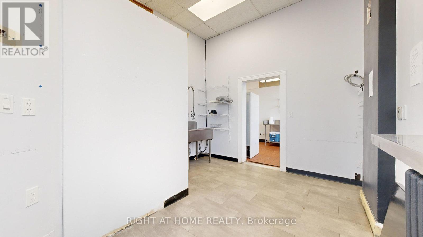 Main Fl - 803 O Connor Drive, Toronto, Ontario  M4B 2S7 - Photo 10 - E10431932