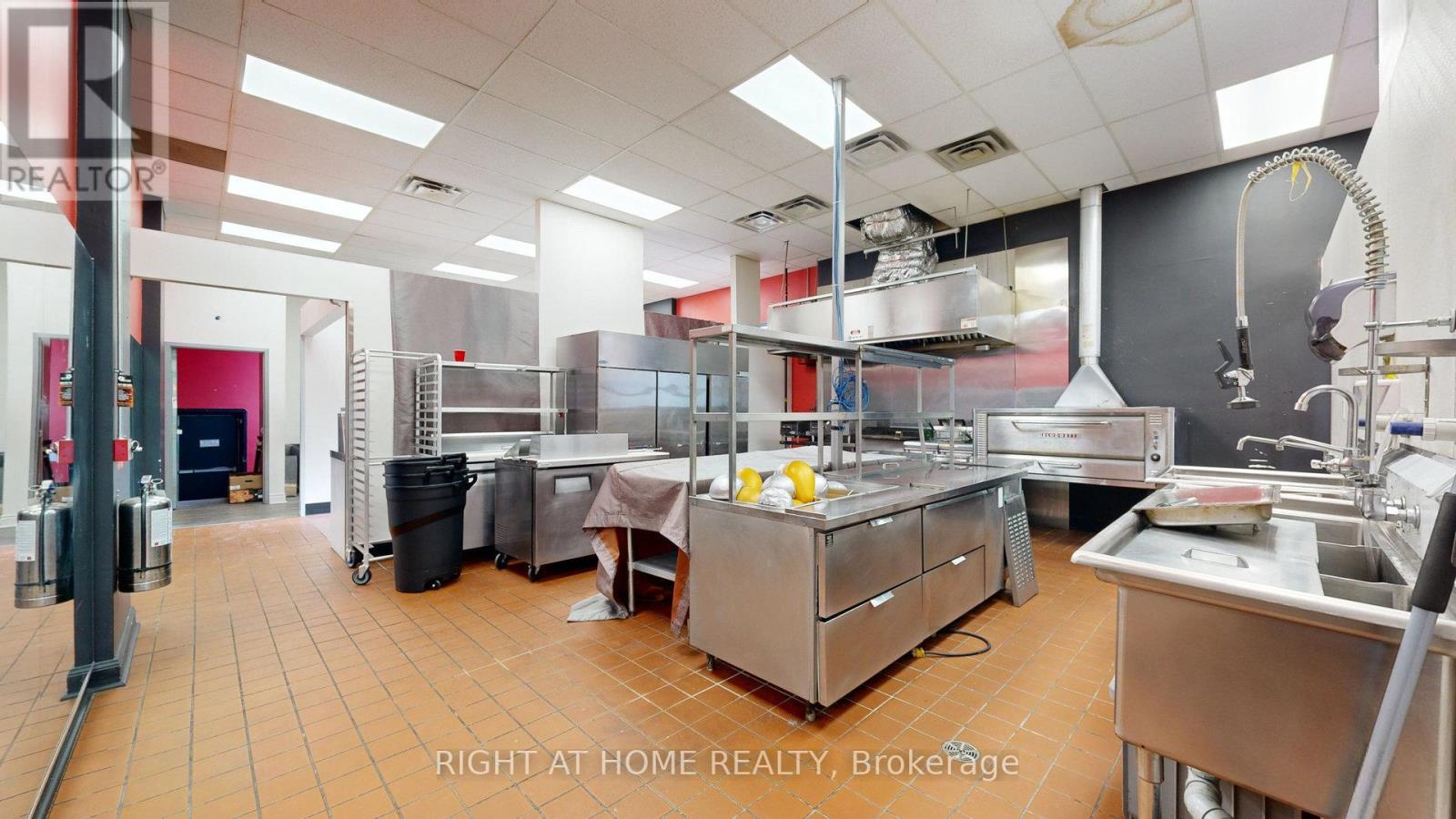 Main Fl - 803 O Connor Drive, Toronto, Ontario  M4B 2S7 - Photo 17 - E10431932
