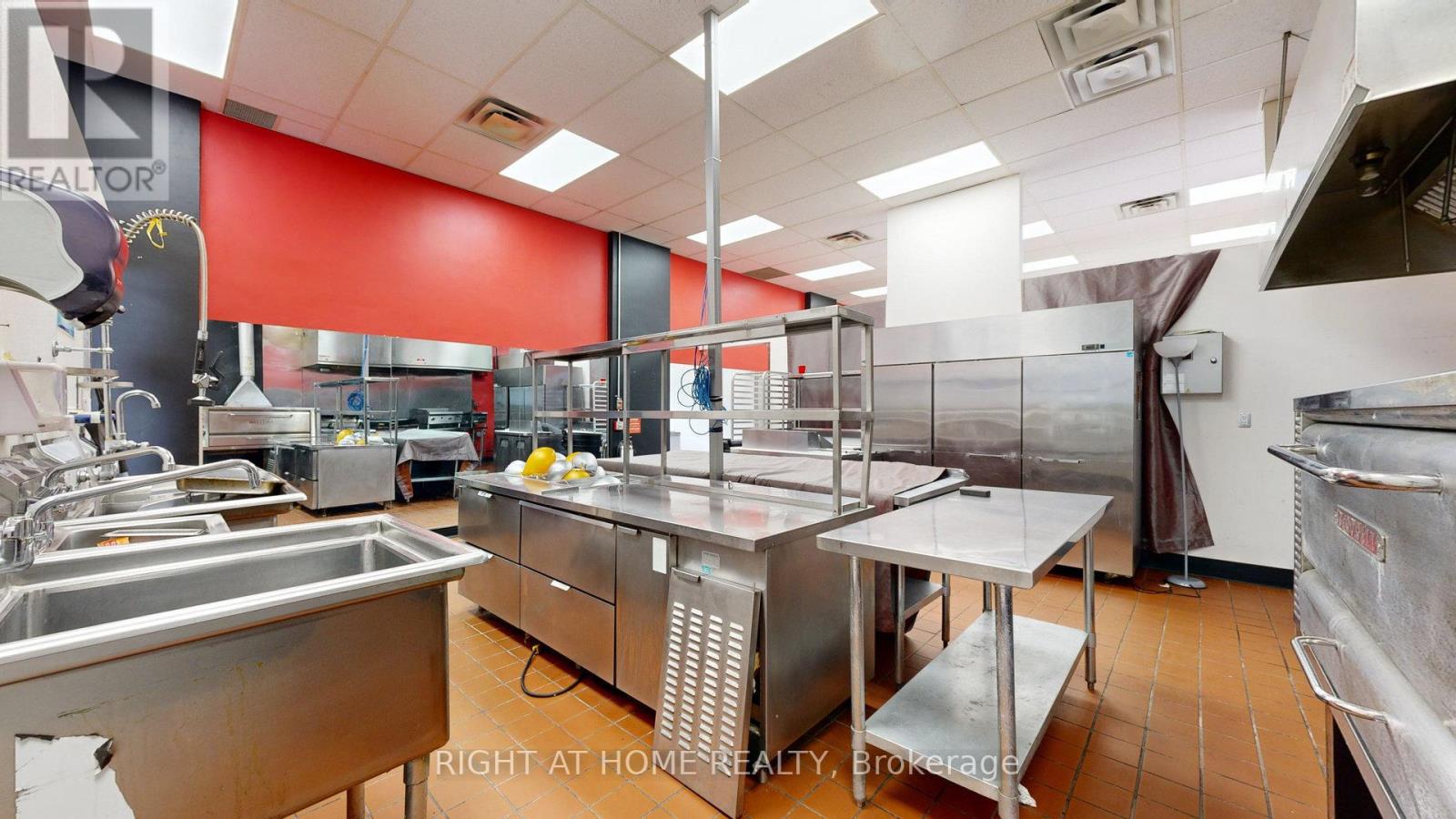 Main Fl - 803 O Connor Drive, Toronto, Ontario  M4B 2S7 - Photo 18 - E10431932