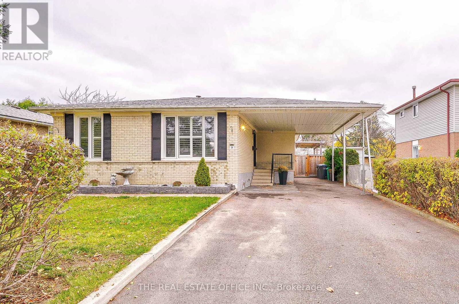 26 Pennywood Road, Brampton (Madoc), Ontario  L6V 2J8 - Photo 2 - W10432029