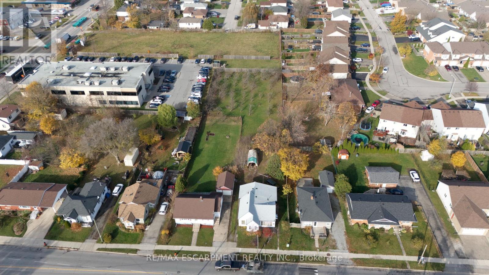 Property at 4977 JOHN STREET image 3