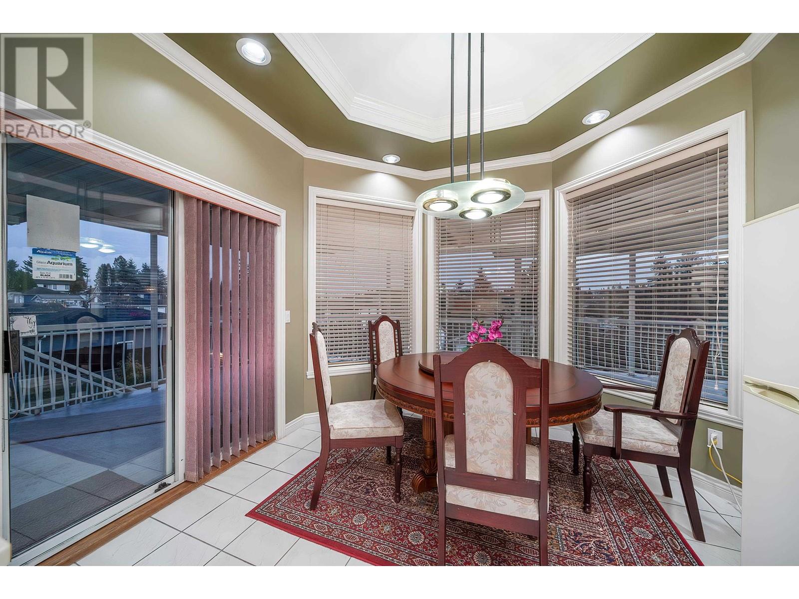 Listing Picture 10 of 27 : 8030 11TH AVENUE, Burnaby / 本拿比 - 魯藝地產 Yvonne Lu Group - MLS Medallion Club Member