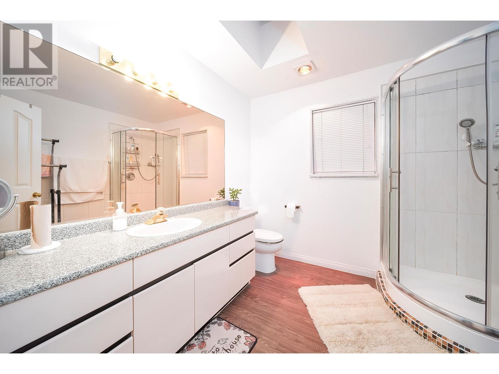 Listing Picture 13 of 27 : 8030 11TH AVENUE, Burnaby / 本拿比 - 魯藝地產 Yvonne Lu Group - MLS Medallion Club Member