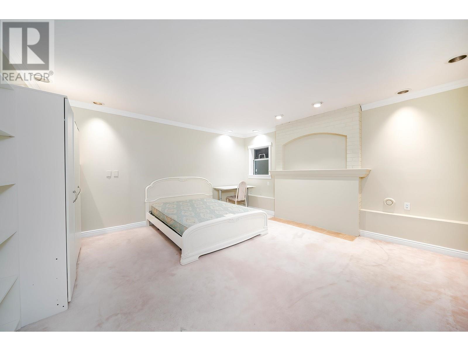 Listing Picture 12 of 27 : 8030 11TH AVENUE, Burnaby / 本拿比 - 魯藝地產 Yvonne Lu Group - MLS Medallion Club Member