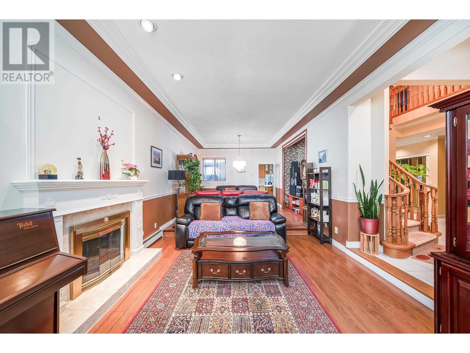 Listing Picture 7 of 27 : 8030 11TH AVENUE, Burnaby / 本拿比 - 魯藝地產 Yvonne Lu Group - MLS Medallion Club Member