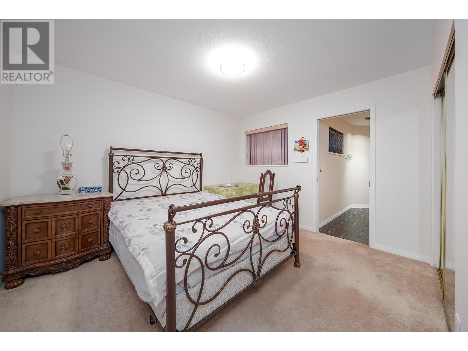 Listing Picture 17 of 27 : 8030 11TH AVENUE, Burnaby / 本拿比 - 魯藝地產 Yvonne Lu Group - MLS Medallion Club Member