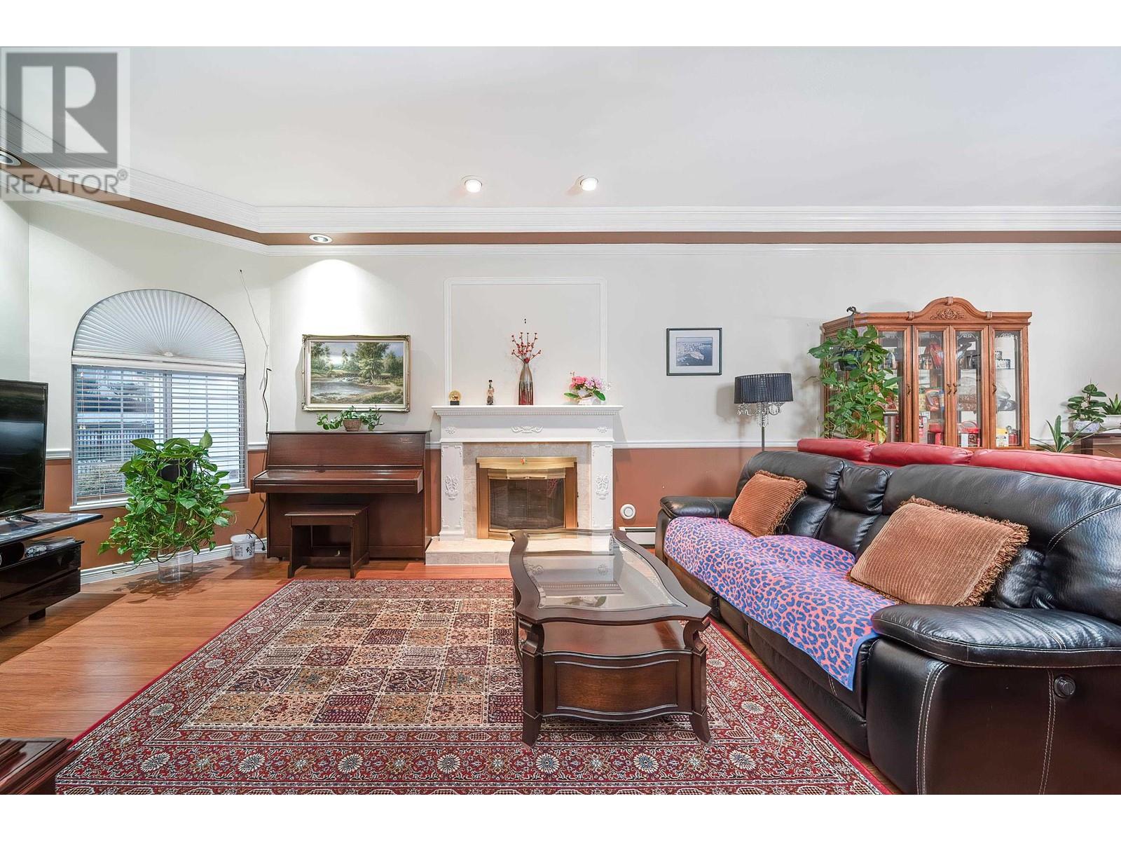 Listing Picture 6 of 27 : 8030 11TH AVENUE, Burnaby / 本拿比 - 魯藝地產 Yvonne Lu Group - MLS Medallion Club Member