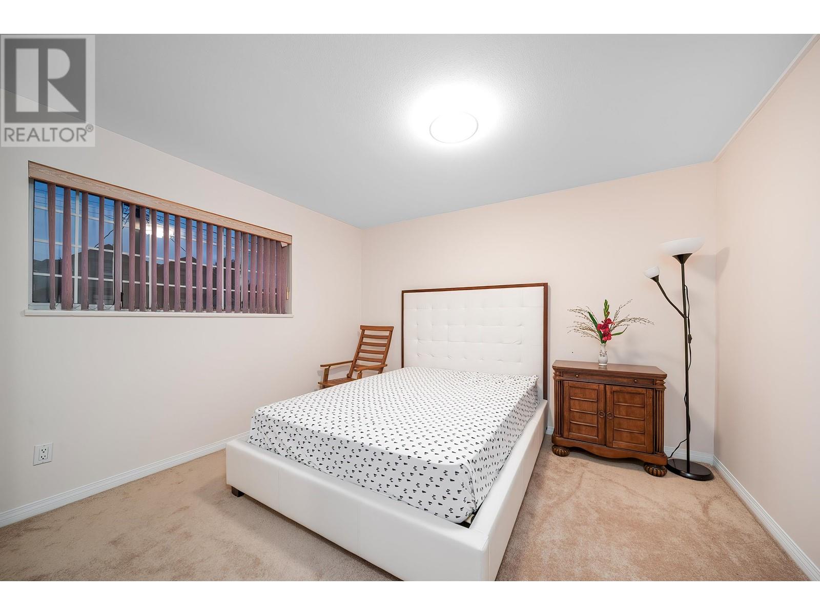 Listing Picture 15 of 27 : 8030 11TH AVENUE, Burnaby / 本拿比 - 魯藝地產 Yvonne Lu Group - MLS Medallion Club Member