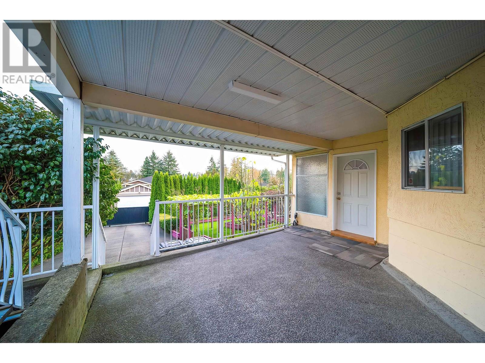 Listing Picture 19 of 27 : 8030 11TH AVENUE, Burnaby / 本拿比 - 魯藝地產 Yvonne Lu Group - MLS Medallion Club Member