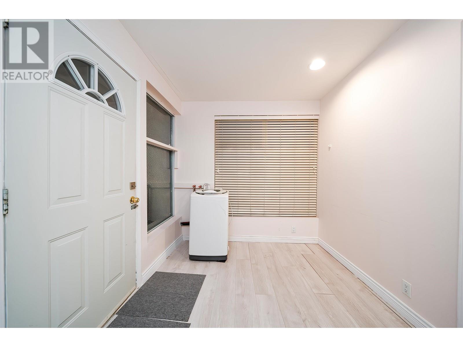 Listing Picture 20 of 27 : 8030 11TH AVENUE, Burnaby / 本拿比 - 魯藝地產 Yvonne Lu Group - MLS Medallion Club Member