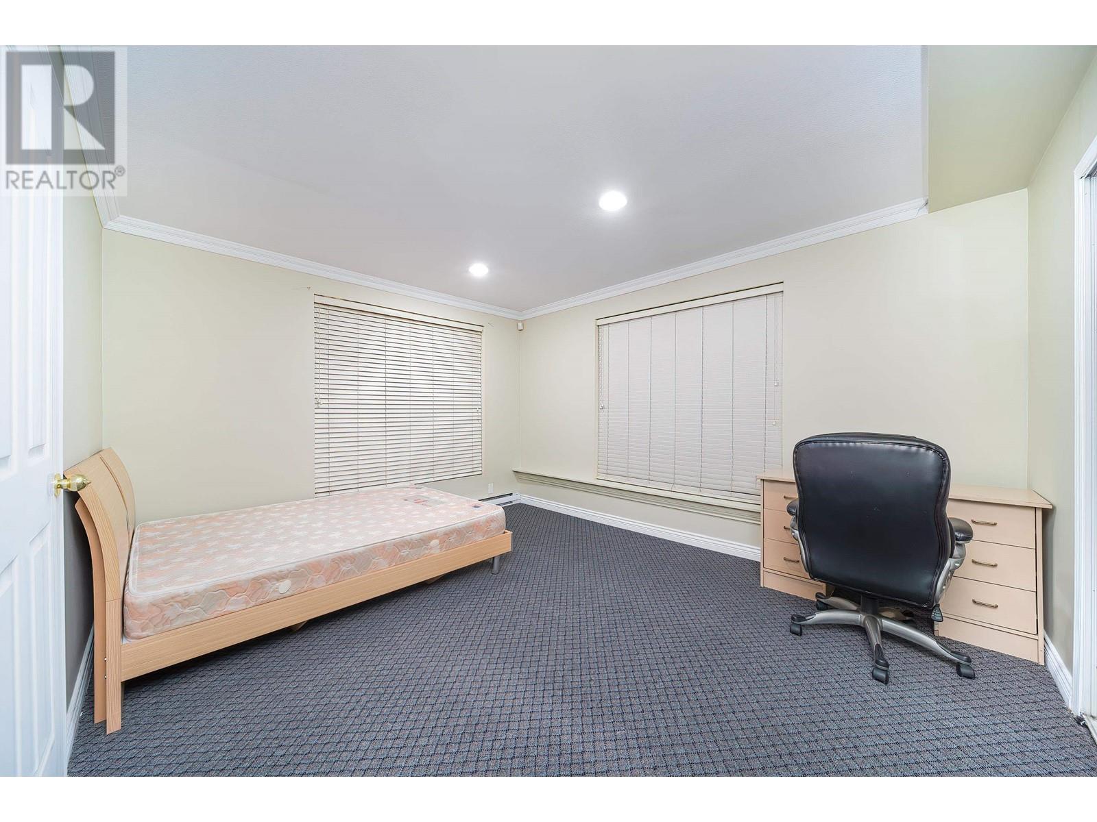 Listing Picture 23 of 27 : 8030 11TH AVENUE, Burnaby / 本拿比 - 魯藝地產 Yvonne Lu Group - MLS Medallion Club Member