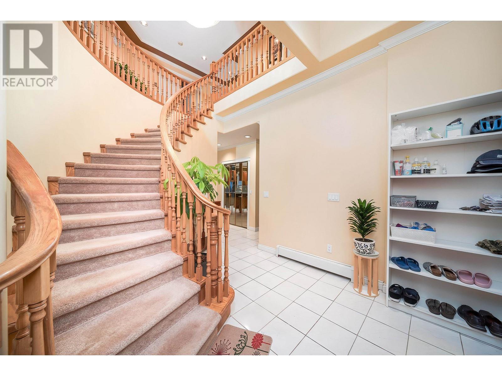 Listing Picture 5 of 27 : 8030 11TH AVENUE, Burnaby / 本拿比 - 魯藝地產 Yvonne Lu Group - MLS Medallion Club Member