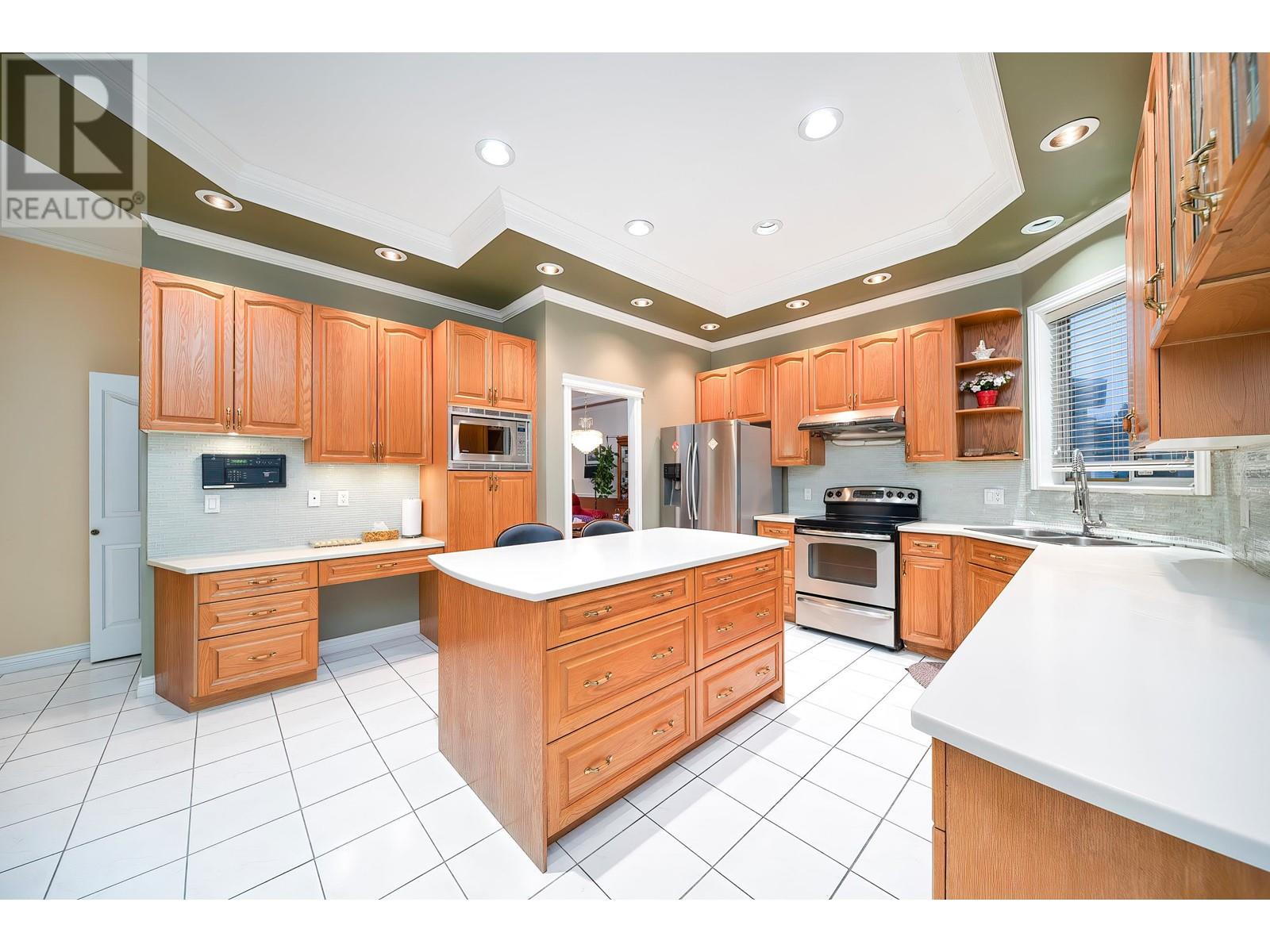 Listing Picture 8 of 27 : 8030 11TH AVENUE, Burnaby / 本拿比 - 魯藝地產 Yvonne Lu Group - MLS Medallion Club Member