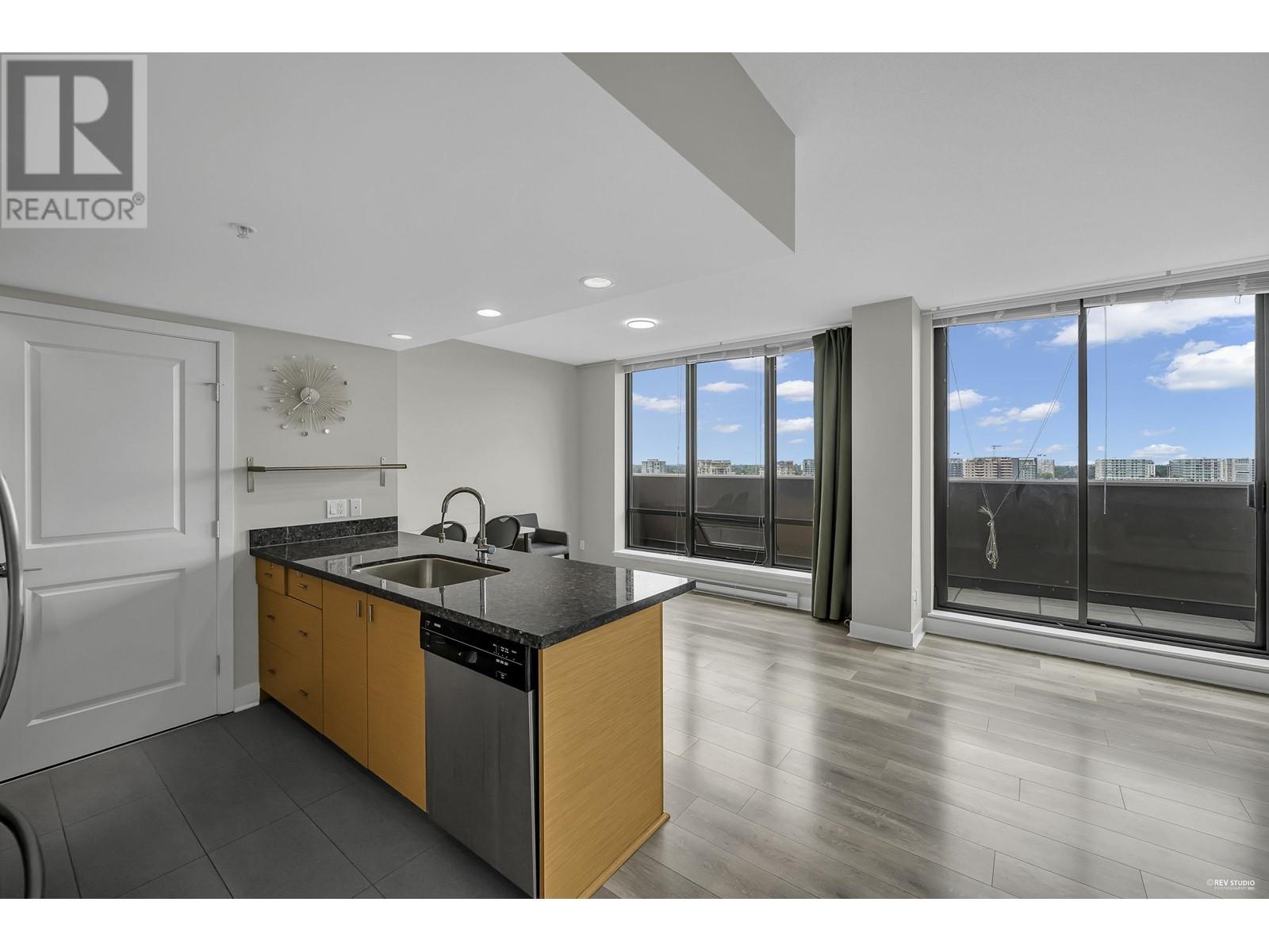 Listing Picture 14 of 30 : PH2 9188 COOK ROAD, Richmond / 烈治文 - 魯藝地產 Yvonne Lu Group - MLS Medallion Club Member