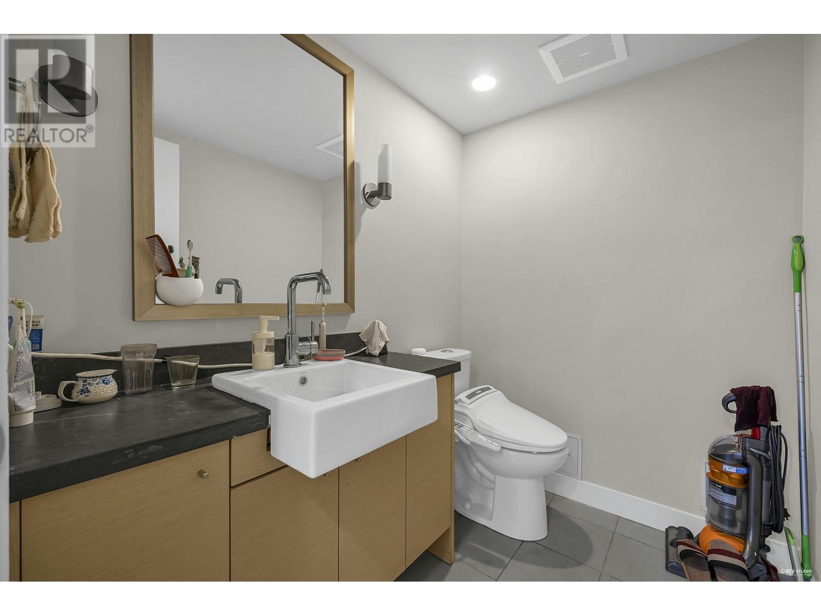 Listing Picture 10 of 30 : PH2 9188 COOK ROAD, Richmond / 烈治文 - 魯藝地產 Yvonne Lu Group - MLS Medallion Club Member