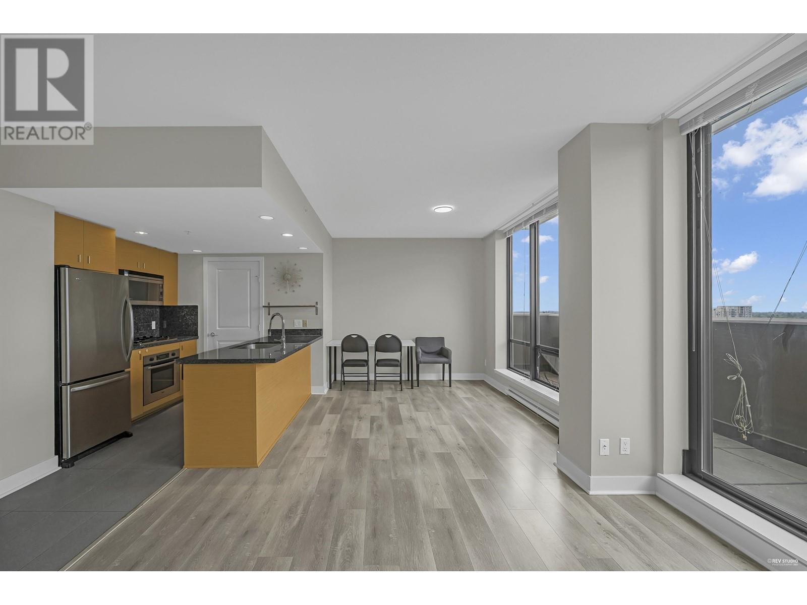Listing Picture 18 of 30 : PH2 9188 COOK ROAD, Richmond / 烈治文 - 魯藝地產 Yvonne Lu Group - MLS Medallion Club Member