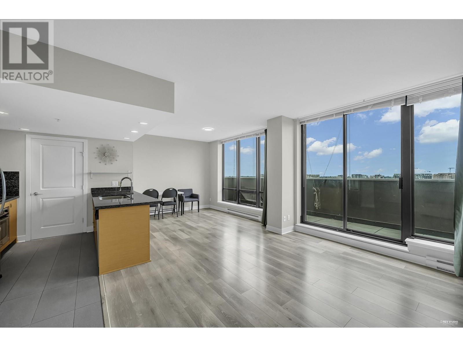 Listing Picture 19 of 30 : PH2 9188 COOK ROAD, Richmond / 烈治文 - 魯藝地產 Yvonne Lu Group - MLS Medallion Club Member