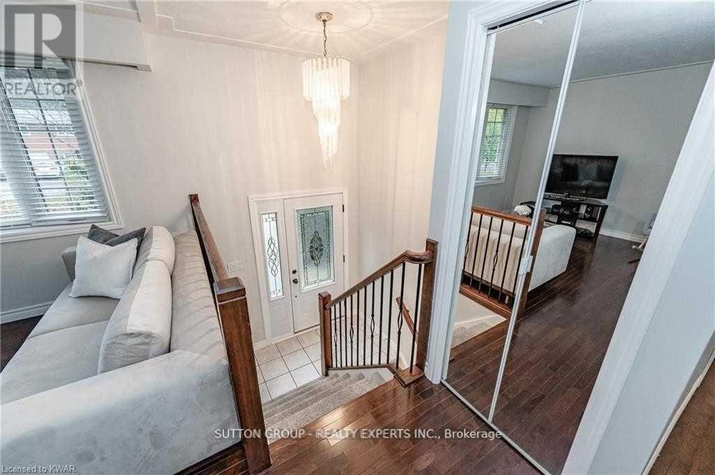 Upper - 604 Glen Forrest Boulevard, Waterloo, Ontario  N2L 4J8 - Photo 6 - X10432428