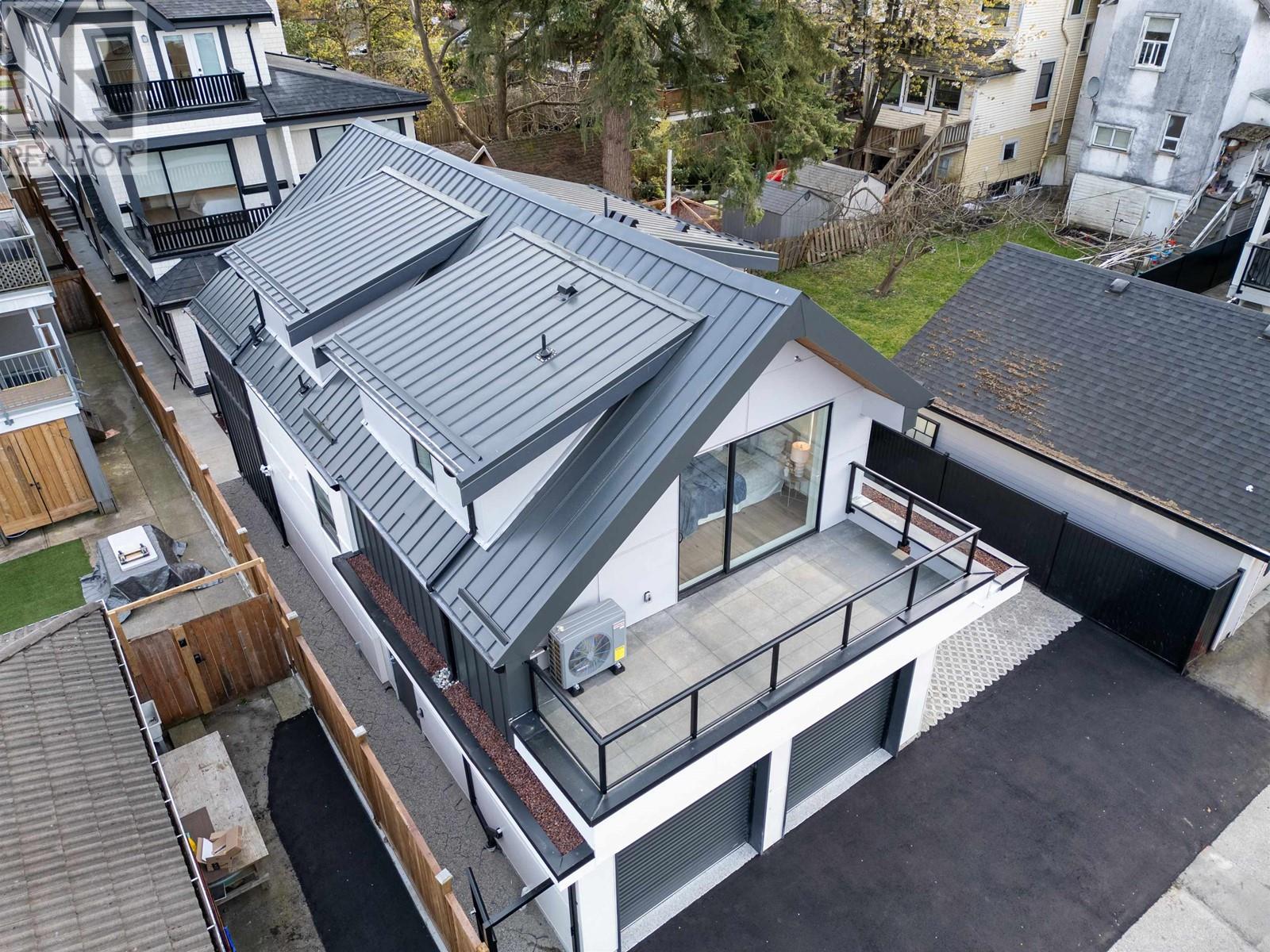 1127 E 15th Avenue, Vancouver, British Columbia V5T 2S7 - Photo 2 - R2945754