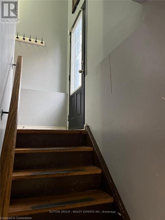 84 Madison Street, Peel, Ontario  L6S 3C5 - Photo 2 - 40679555