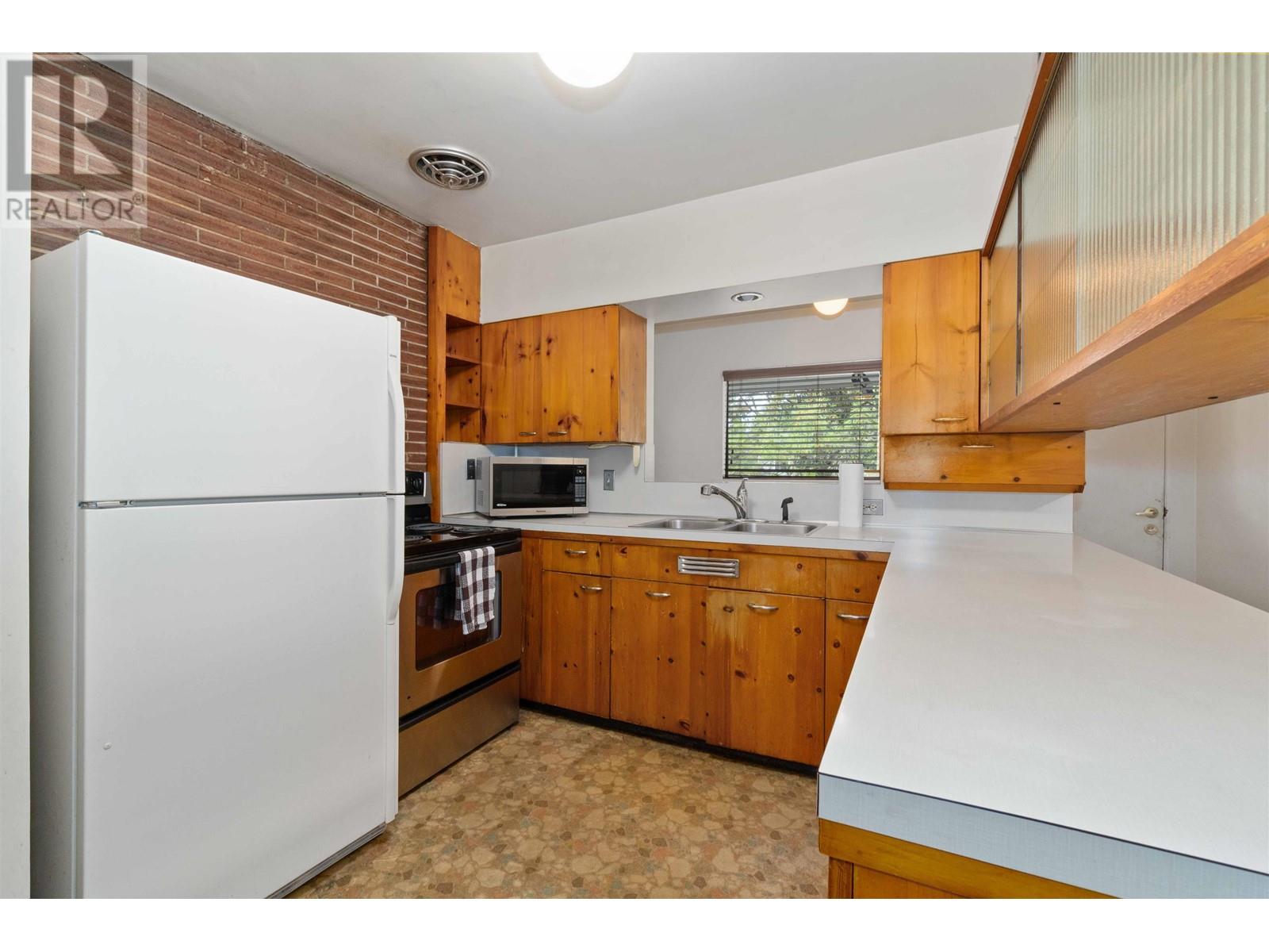 901 Como Lake Avenue, Coquitlam, British Columbia  V3J 3N2 - Photo 6 - R2945611